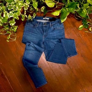 EUC Levi’s 710 Super Skinny